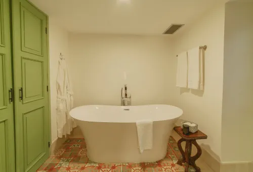 Junior Suite 3 - Bathroom