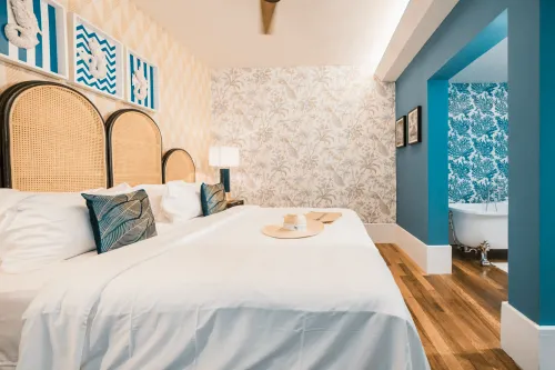 Cama y baño