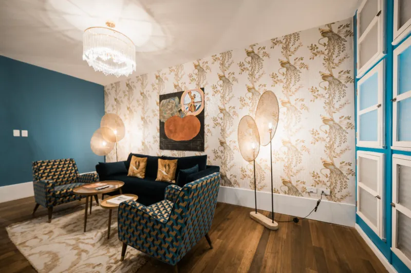 Salon Suite