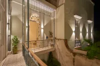 DISTRIBIDOR Y FACHADA PAULA DE NOCHE